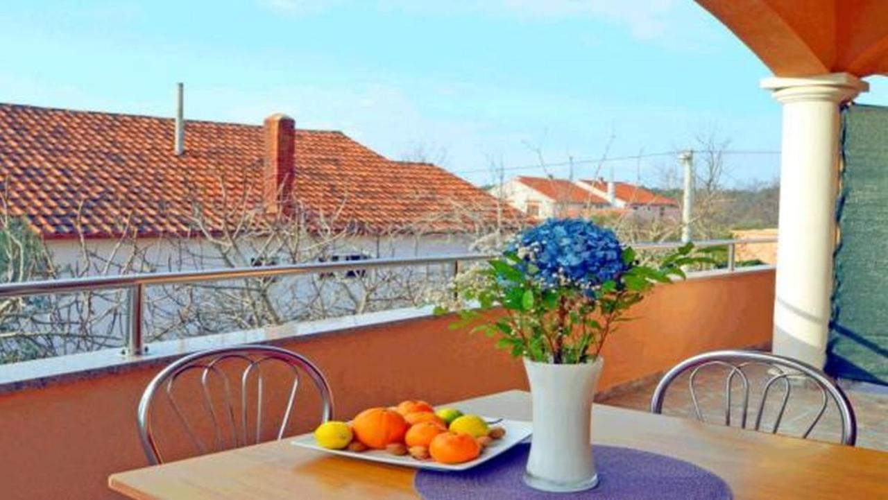 Holiday Apartment Lungomare Привлака Екстериор снимка