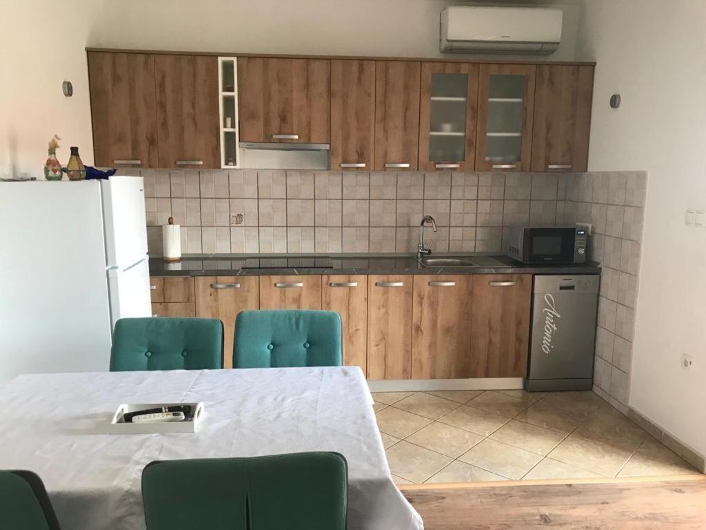 Holiday Apartment Lungomare Привлака Екстериор снимка