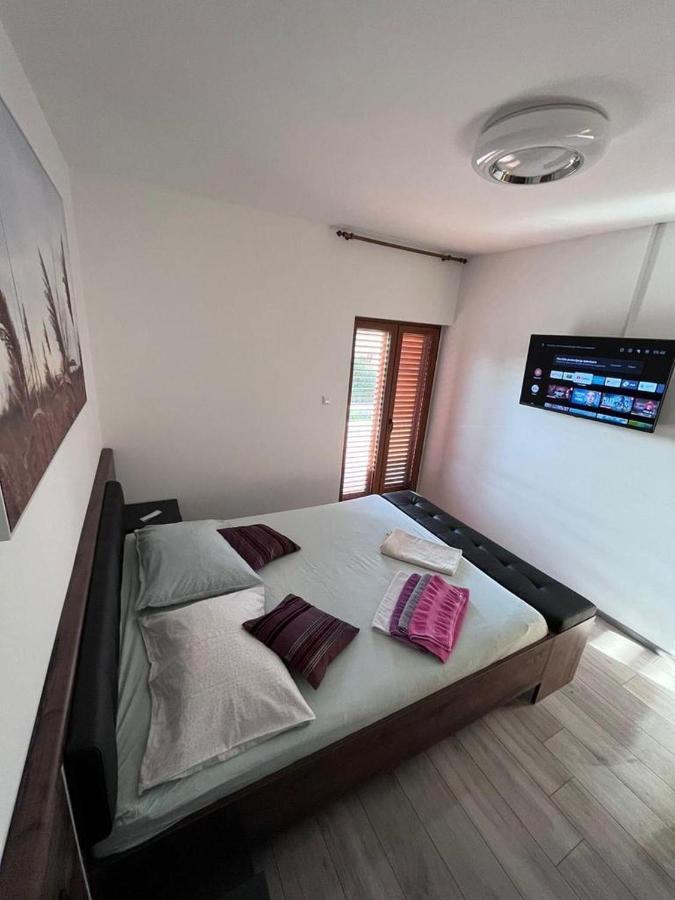 Holiday Apartment Lungomare Привлака Екстериор снимка